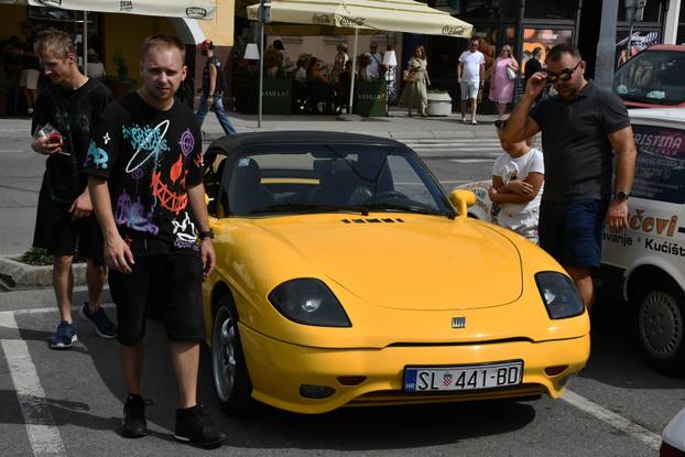 Požega: Čuveni modeli izloženi u sklopu oldtimer manifestacije"Trophy Zlatnom dolinom 2026."