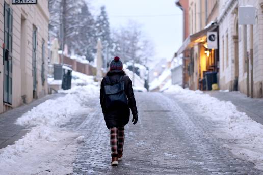 Minusi i led i jutros su okovali Hrvatsku: U Gospi&cacute;u &ccaron;ak -16&deg;C!