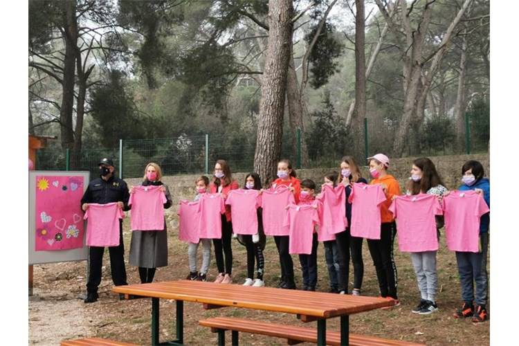 Policija obilježila Dan ružičastih majica porukom da se nasilje nad mladima treba zaustaviti