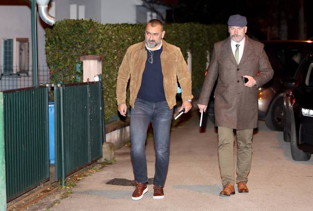 Odvjetnici Ivan Stanić i Nikola Mandić dolaze u kuću Andrije Mikulića koji je uhićen u akciji USKOK-a