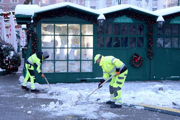 Zagreb: Nastavlja se uklanjanje snijega iz centra grada