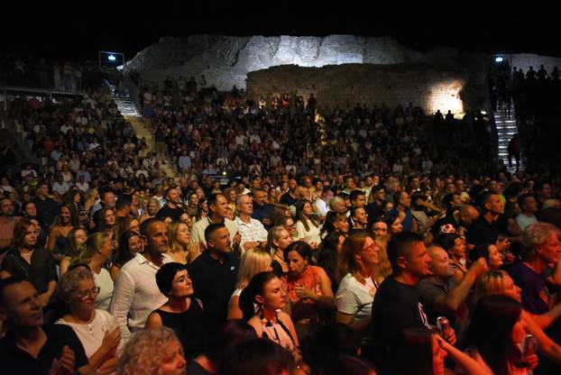 Pula: Bajaga opet oduševio publiku u Puli