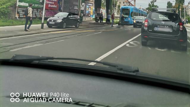 Prometna nesreća u Zagrebu: Automobilom naletio na pješakinju, prevezena u bolnicu