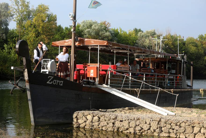 Žitna lađa 'Zora' u Karlovcu nova je turistička atrakcija