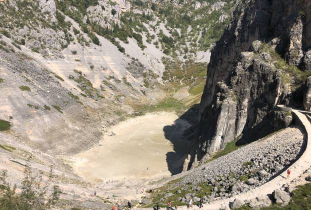 ARHIVA: Utakmica na dnu isušenog Modrog jezera koje danas doseže rekordan vodostaj