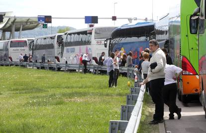 Opet gužve: Autobusi su na Bregani čekali više od 2,5 sata