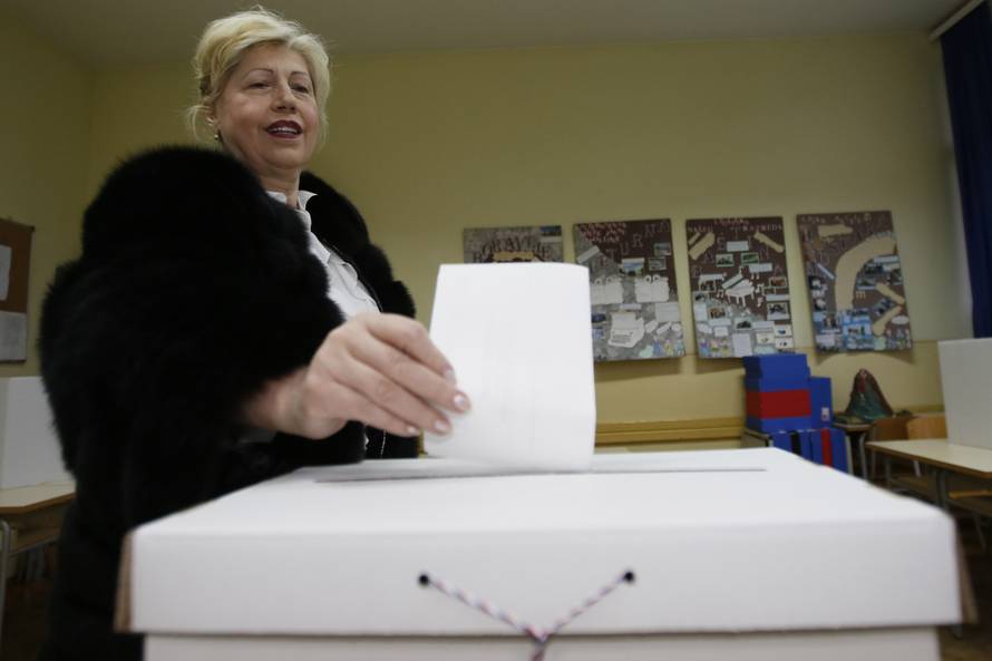 Izborni dan: Redovi u Mostaru, veća izlaznost, sumnjivi SMS...