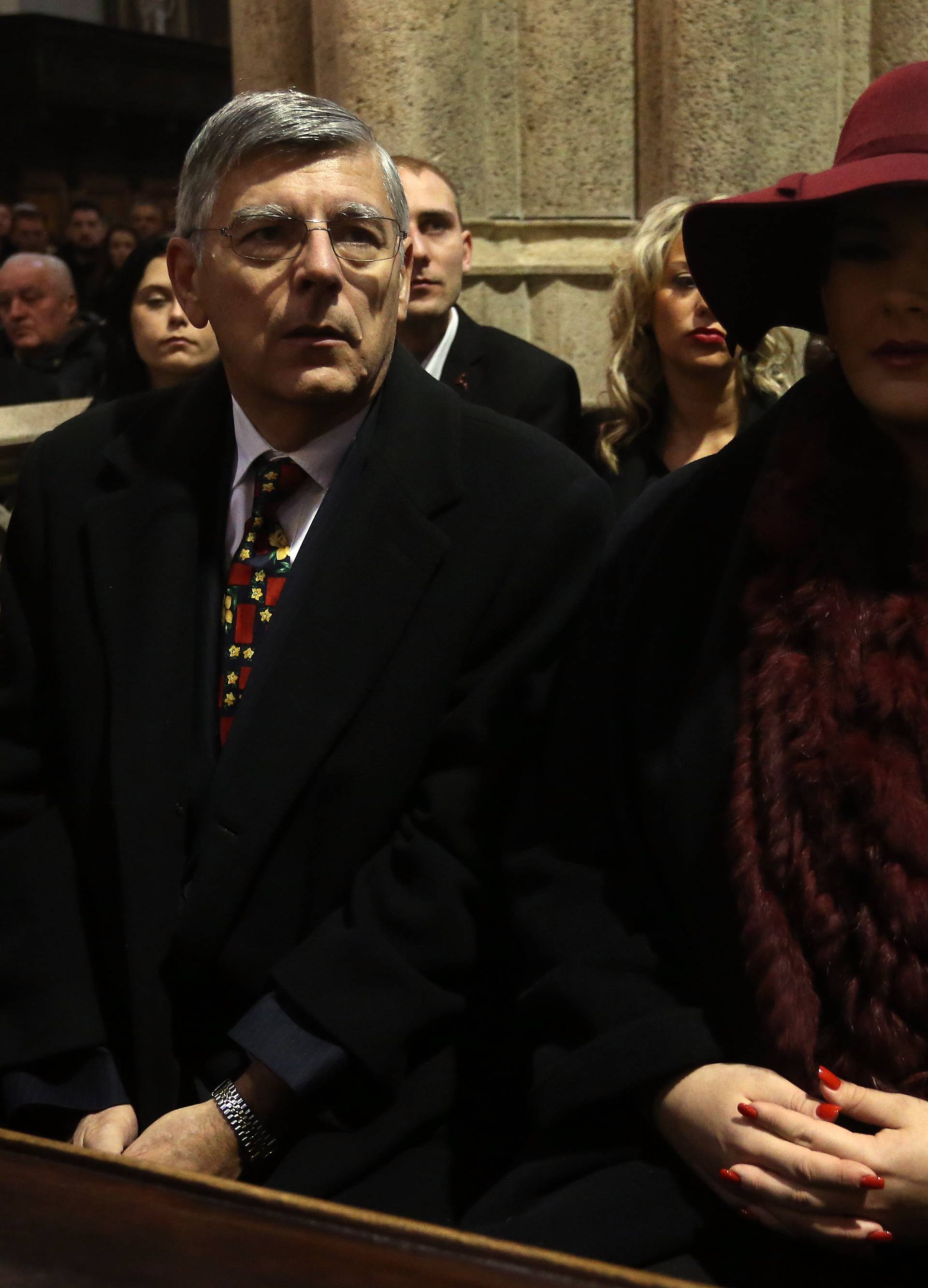 Kardinal Bozanić na polnoćki: Božić poziva na novi stil života