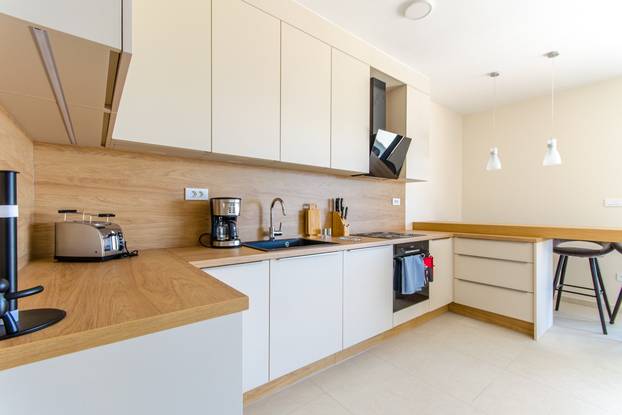 FOTO Kakva vila! Prodaju je na Šolti. Grijani bazen, a more na 150 metara. Saznali smo cijenu