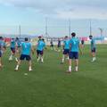 VIDEO Jo&scaron; samo &ccaron;etvorica fale na pripremama, pogledajte kako se 'vatreni' zagrijavaju