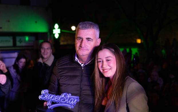 Sinj: Miro Bulj sa sugrađanima dočekao pobjednicu Supertalenta  Hanu Ivković