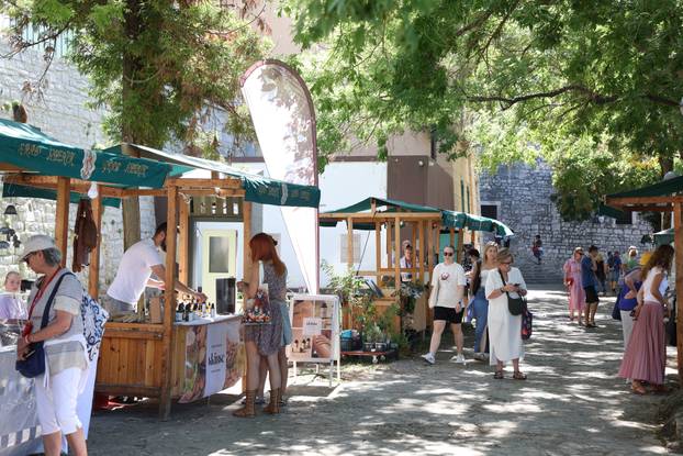 Šibenik: Zadnje pripreme prije sutrašnjeg otvorenja 16. Srednjovjekovnog sajma