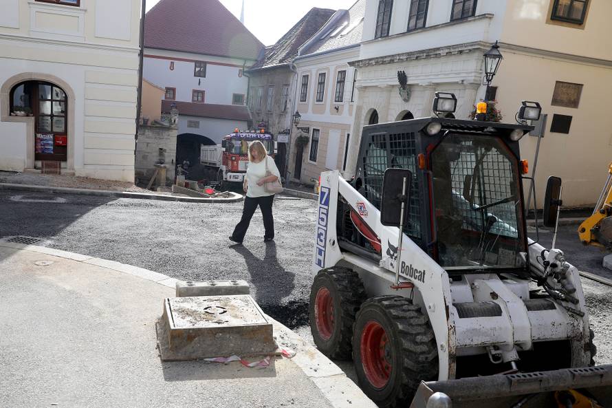 Zagreb: Raskomadan Nelsonov lanac na Kamenitim vratima