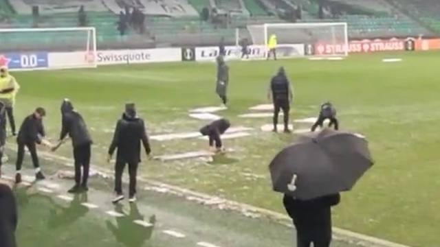 VIDEO Hit reakcija Slovenaca. Ručnicima su sušili travnjak...