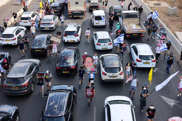 People block the Ayalon highway at its access road to Tel Aviv