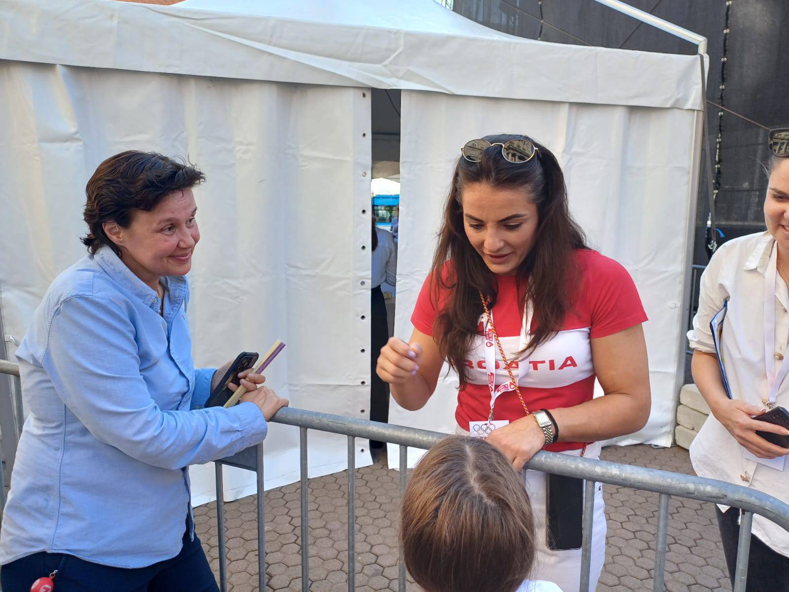 VIDEO Doček olimpijaca na Trgu bana Jelačića: Pariške junake je pozdravilo nekoliko stotina ljudi