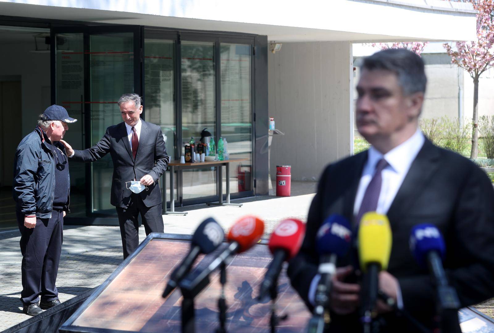 Predsjednik Zoran Milanović tijekom posjeta Jasenovcu obratio se medijima