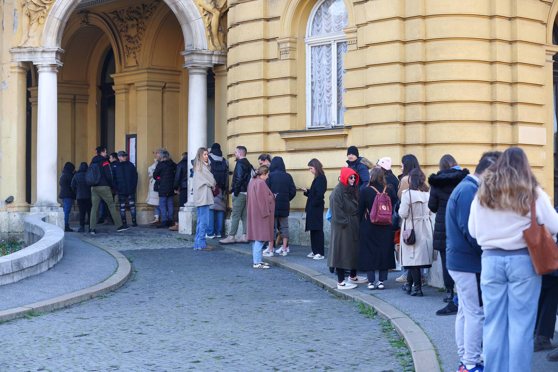 Zagreb: Tradicionalno veliki red za ovogodišnje ulaznice za balet Orašar u HNK