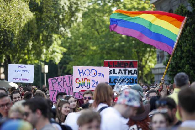 Zagreb: Okupljanje sudionika 21. Povorke ponosa pod sloganom "Dajte nam naša četiri zida!"