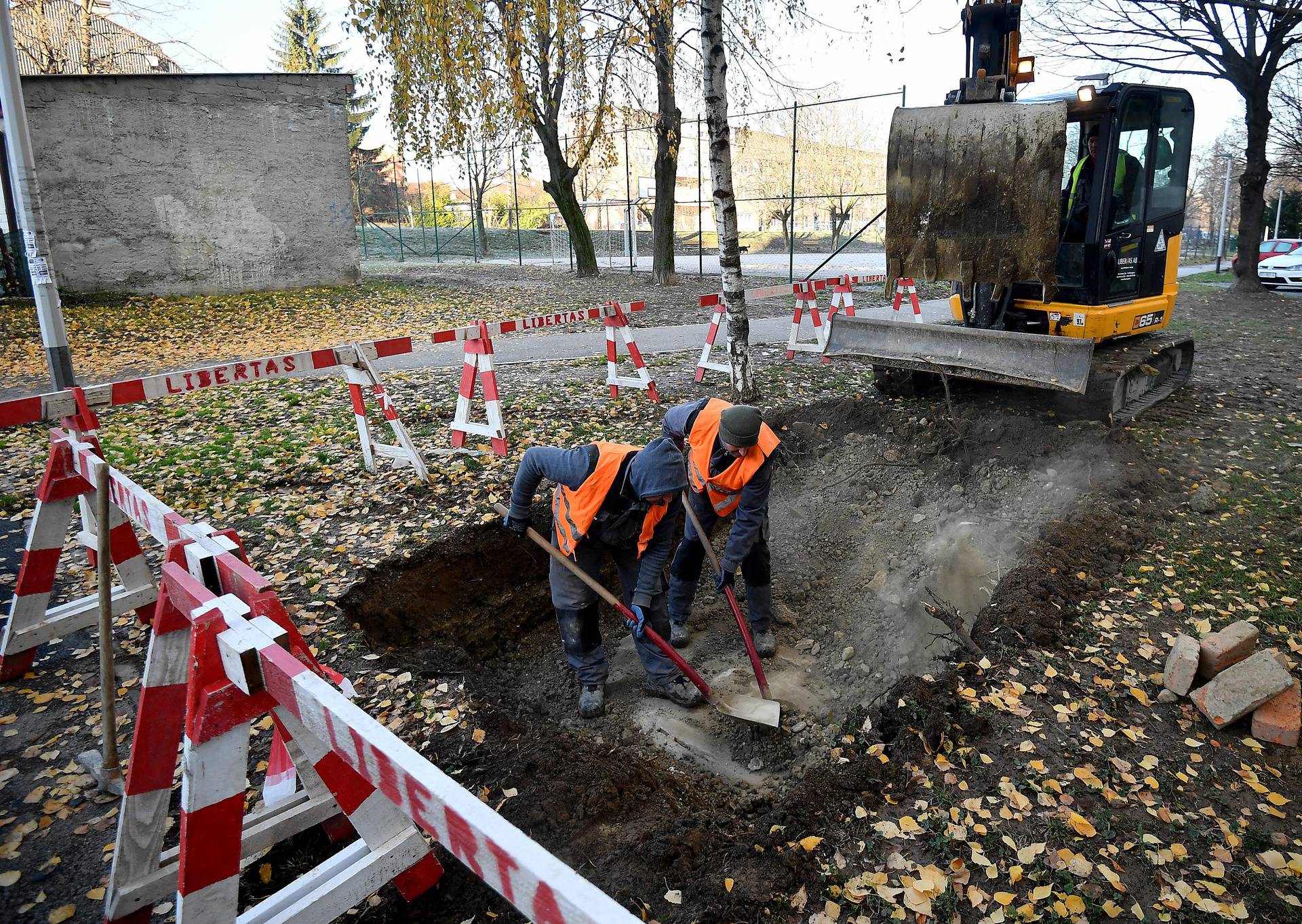 Zbog puknuća vrelovoda na Trešnjevci nema grijanja ni tople vode