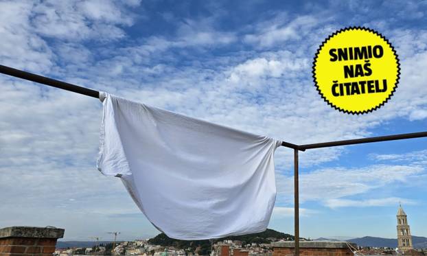 FOTO Prosvjed na Rivi. Stigao je i tip s 'Hitlerovim brčićima'