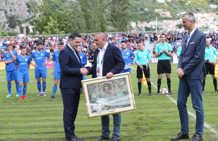 Prijateljska utakmica Hrvatske nogometne reprezentacije i NK OmiÅ¡ povodom 100 godina istoimenog kluba