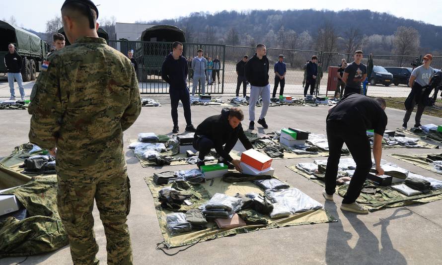 Ministar Anušić i general Kundid na prvom danu TVO-a na Slunju