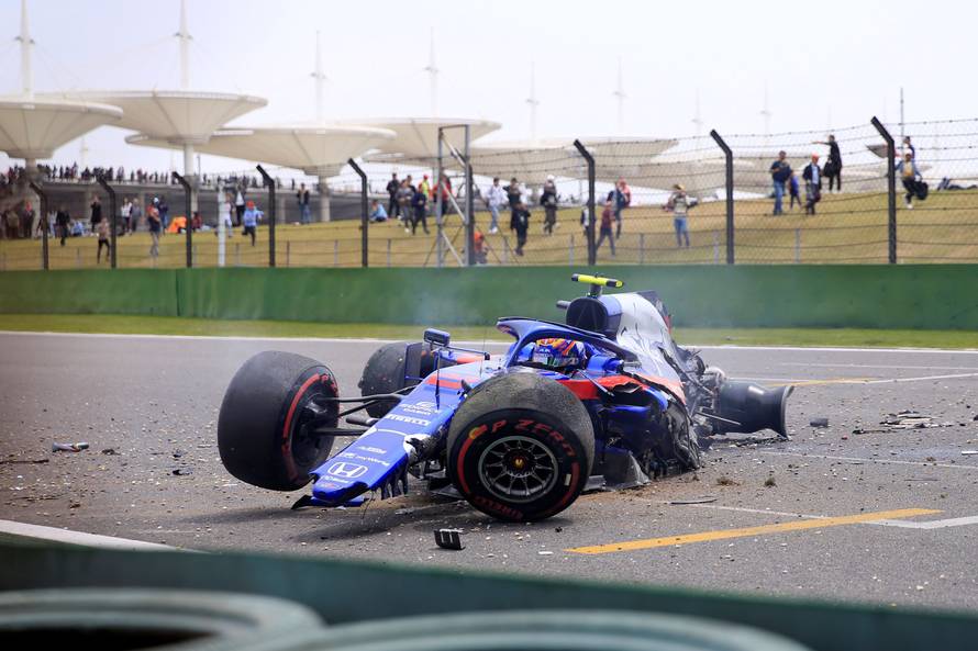 Malo lakiranja i bit će k'o nov! Zabio se u ogradu s 200 km/h