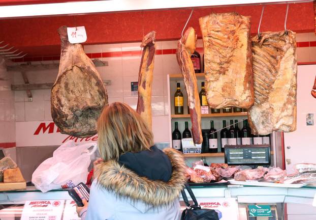 Šibenik: Ponuda suhomesnatih proizvoda
