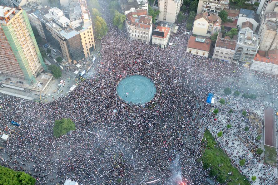 Beograd: Pogled iz zraka na Trg Slavija gdje se održava prosvjed građana i studenata