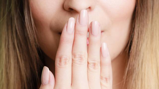8 prirodnih metoda koje će vam brzo osvježiti neugodan zadah