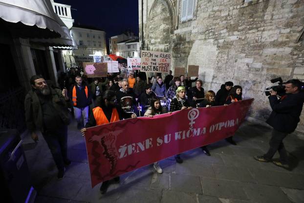 Pula: 4. Noćni marš u Puli pod parolom Žene - kičma otpora