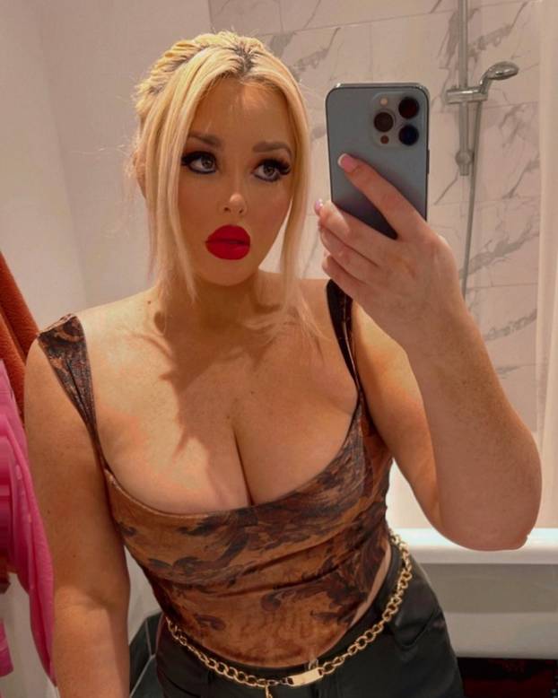 FOTO Bujnoj influencerici ova fobija otežava život: 'Bojim se!'