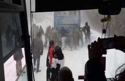 Kikovica: Putnike i autobus oslobodili su nakon dva sata