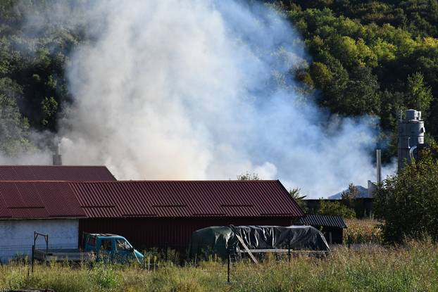 FOTO Buktinja 'progutala' halu tvornice Windor kod Pleternice