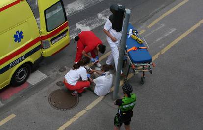 Neoprezni biciklist naletio je na muškarca dok je prelazio cestu