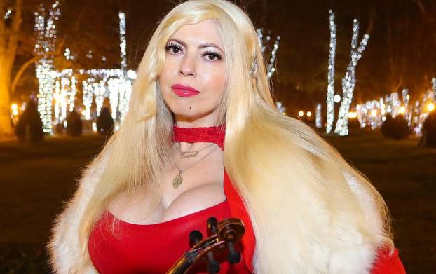 FOTO Sjećate li se violinistice Biance? Okrenula se Bogu, vodi emisiju. Evo kako danas izgleda