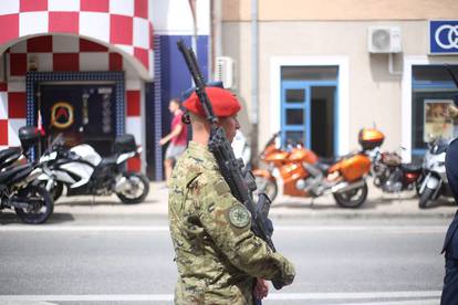 Ovako je bilo na 25. obljetnicu Oluje: Plenki i Zoka se rukuju, Banožić, Beroš... Svi su tamo