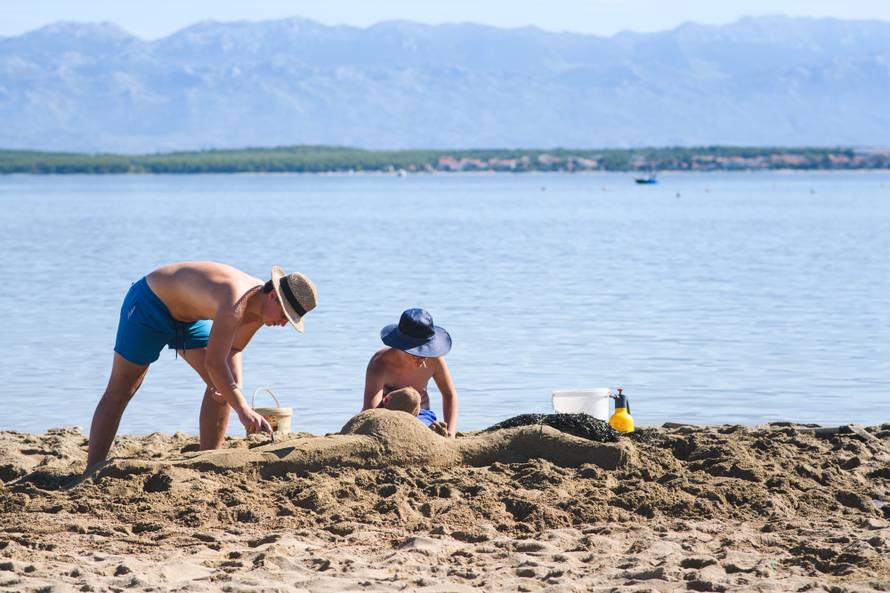 Prekrasne skulpture od pijeska uljepšale poznate plaže u Ninu