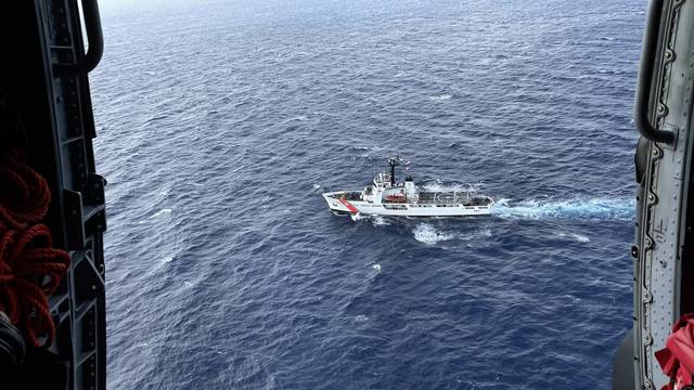 Prevrnuo se brod kod Floride, obalna straža traži 39 ljudi