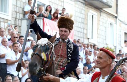 Frano Ivković iz Brnaza je pobjednik 304. Sinjske alke