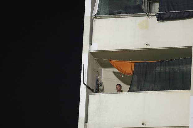 Šibenik: Navijaci s balkona svojih stanova pratili utakmicu Šibenika i Istre