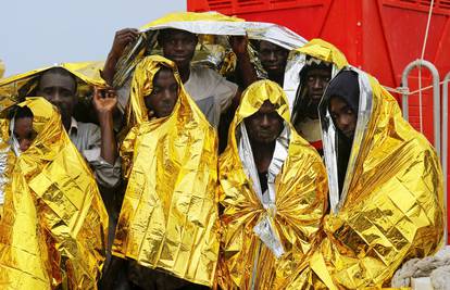 Kod libijske obale prevrnuo se drveni brod sa 700 izbjeglica