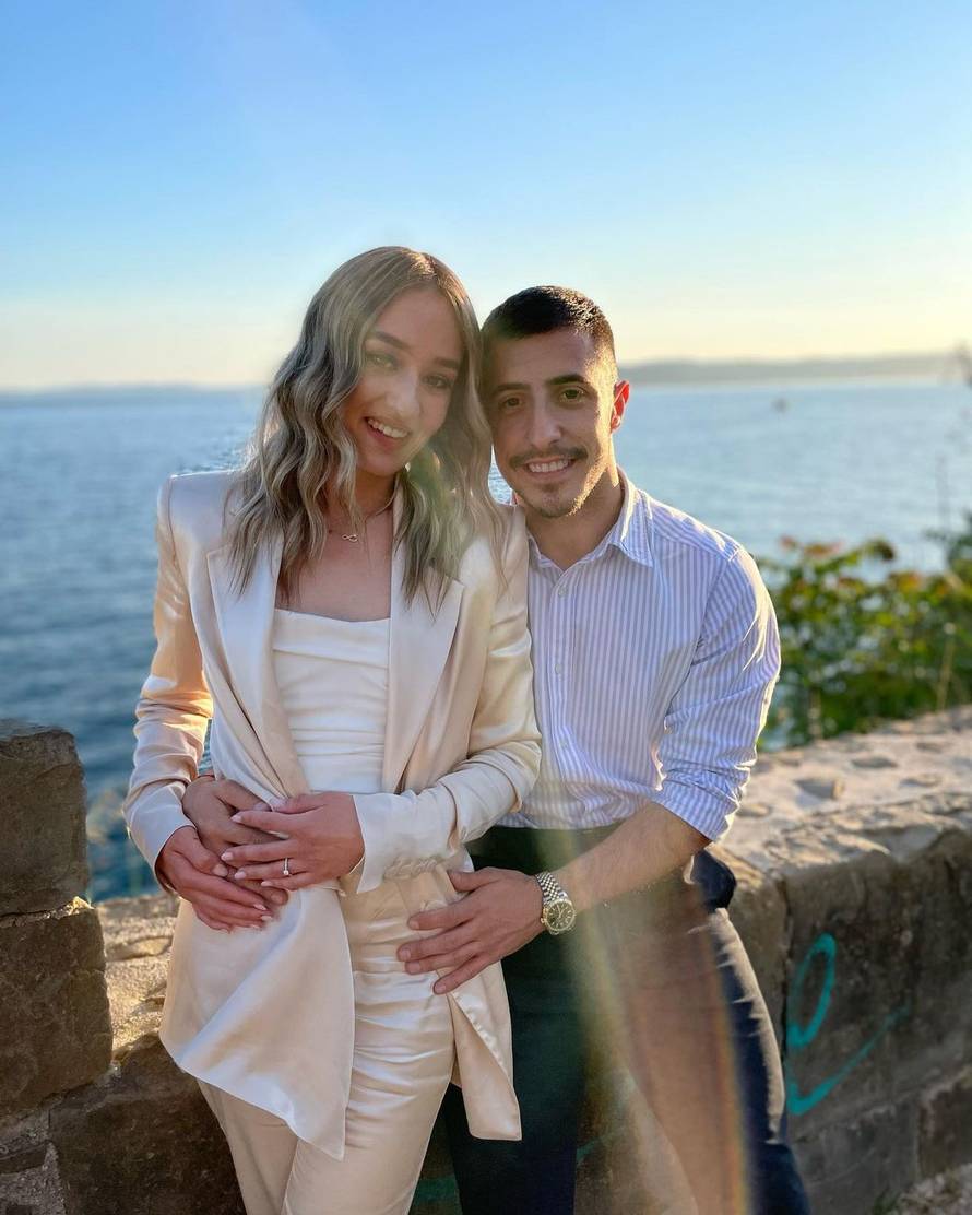 Juranović oženio dugogodišnju djevojku Lanu: Mlada je nosila kratku haljinu, a sreću nisu krili