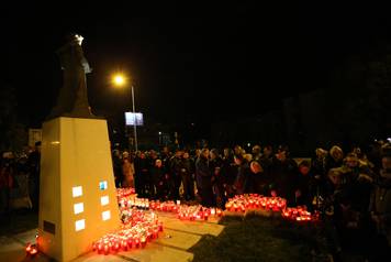 Split: GraÄani paljenjem svijeÄa obiljeÅ¾ili obljetnicu Dana sjeÄanja za Å¾rtvu Vukovara