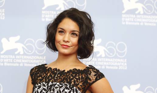 Vanessi Hudgens neugodno je snimati scene seksa u troje