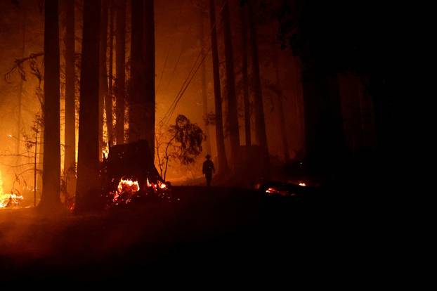 CZU Lightning Complex Fire rages in Boulder Creek