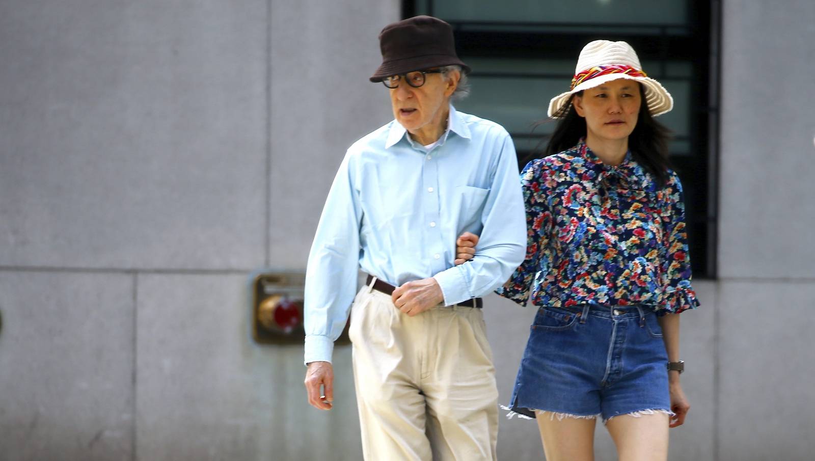 Woody Allen et sa femme Soon-Yi Previn se baladent dans  New York