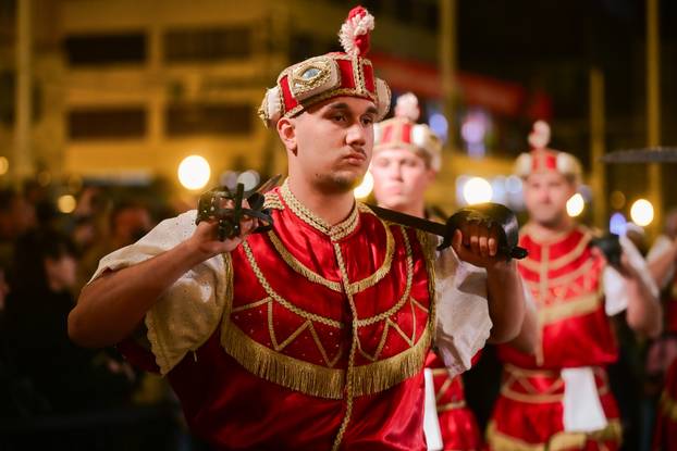 Zagreb: Tradicionalni plesovi s mačevima koji se stoljećima prenose na otoku Korčuli