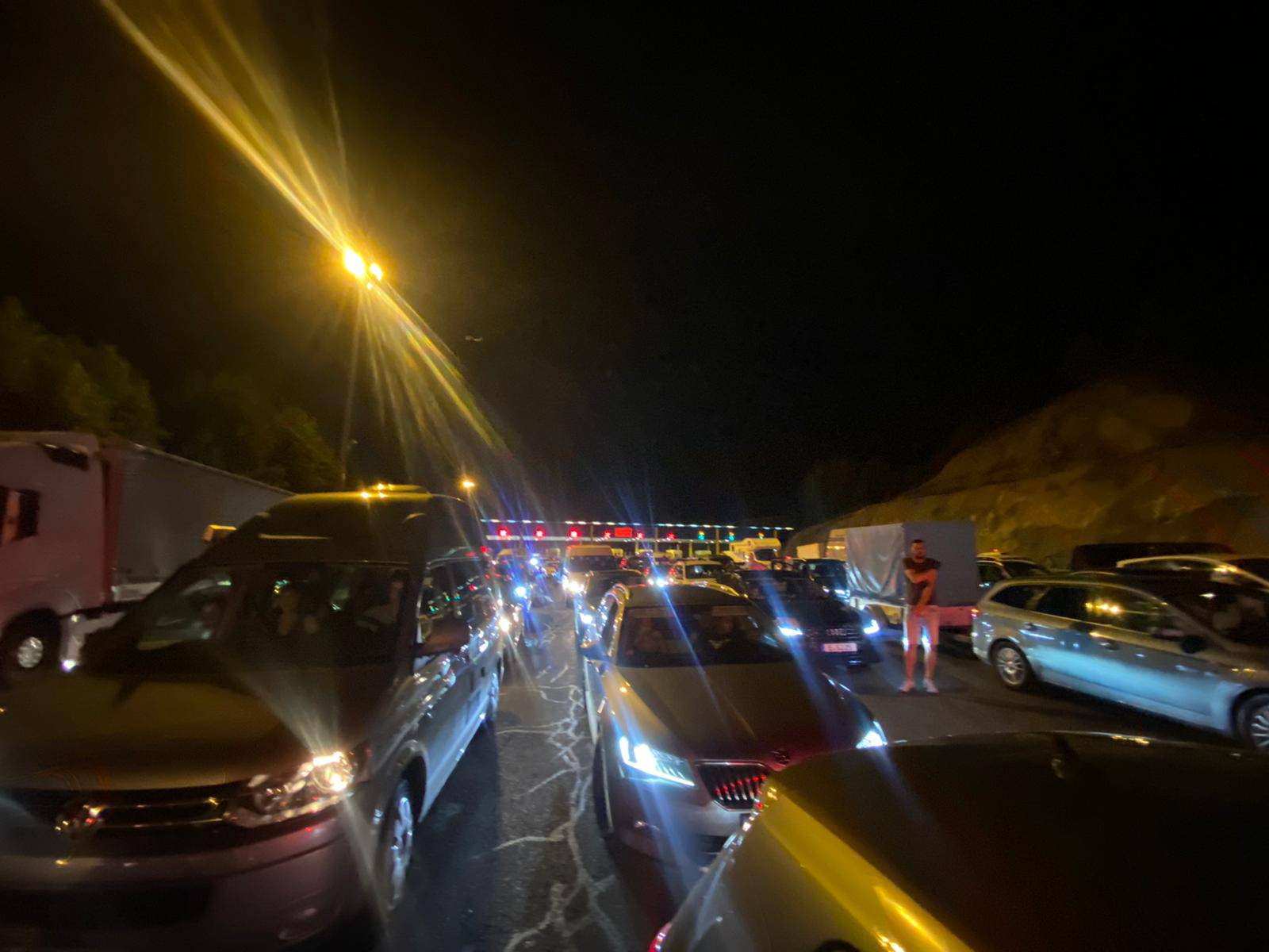 Gužve na izlazu iz Hrvatske: 'Pa čekamo već šest sati, a imamo još par kilometara do granice!'